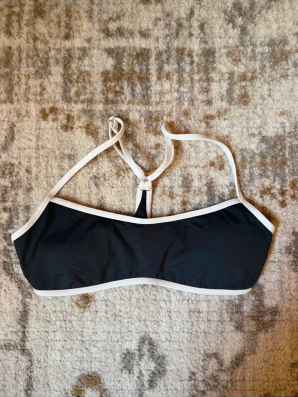 LSPACE black and white pamela bikini top size
XS